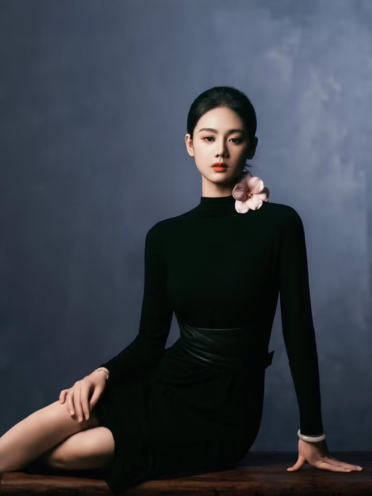 Ethnic Fashion Photography - 2026 Neue Mode Einfaches Hochwertiges Schwarzes
