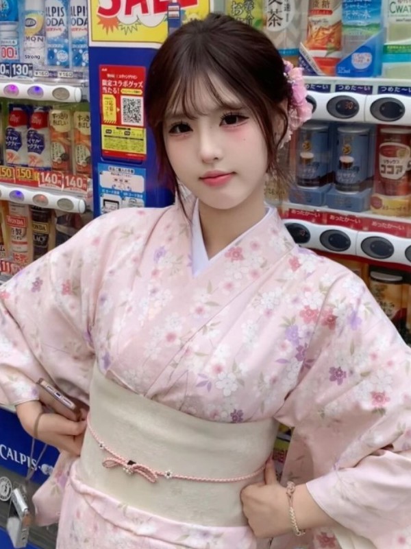 Traditioneller japanischer Kim – Ethnic Fashion Photography Bewertung und Preis