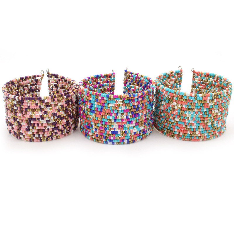 Handgefertigtes Perlenarmband  – Ethnic Fashion Photography Bewertung und Preis