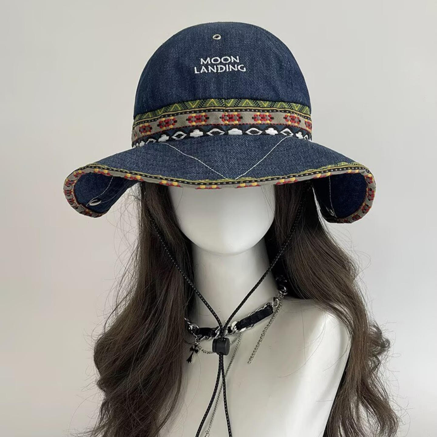 Bohemian Denim Bucket Hat für  – Ethnic Fashion Photography Bewertung und Preis