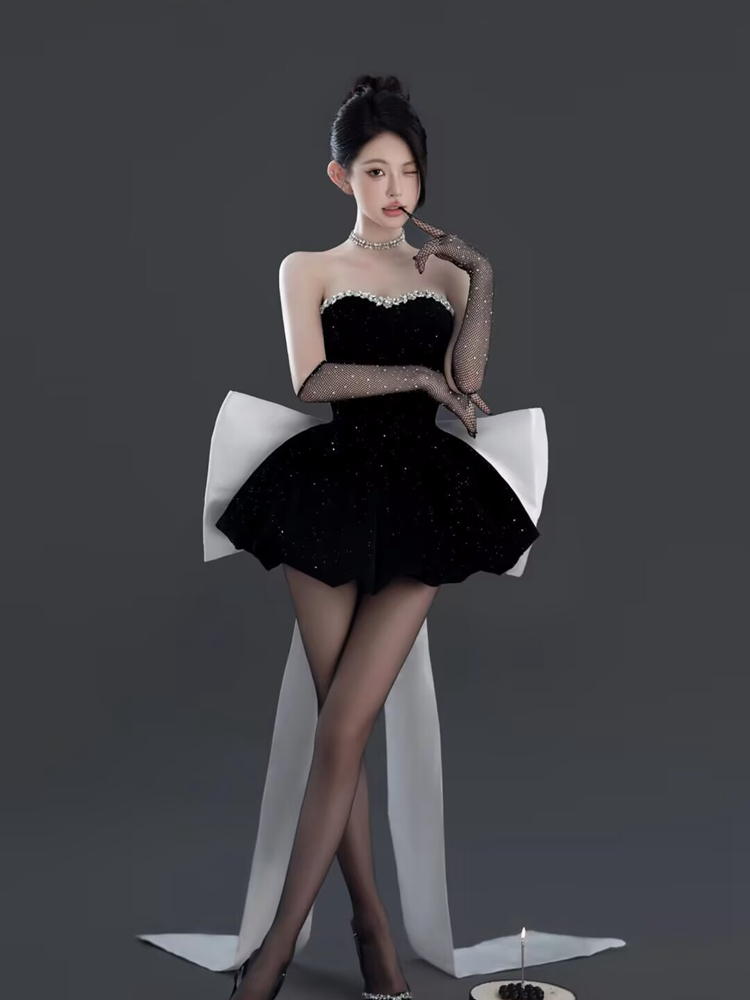 Elegantes schwarzes Fotografie – Ethnic Fashion Studio Bewertung und Preis