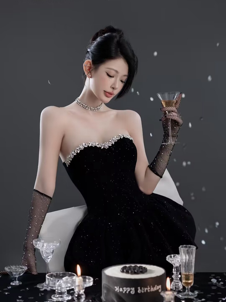 Elegantes schwarzes Fotografie – Ethnic Fashion Studio Bewertung und Preis