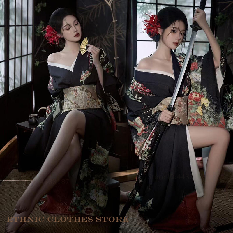 Japanischer traditioneller Kim – Ethnic Fashion Photography Bewertung und Preis